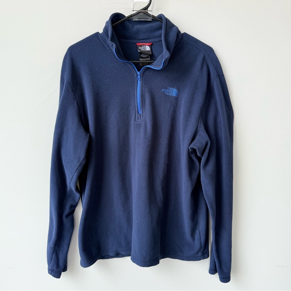 The North Face Men’s Quarter Zip Fleece Pullover in Navy Blue size medium